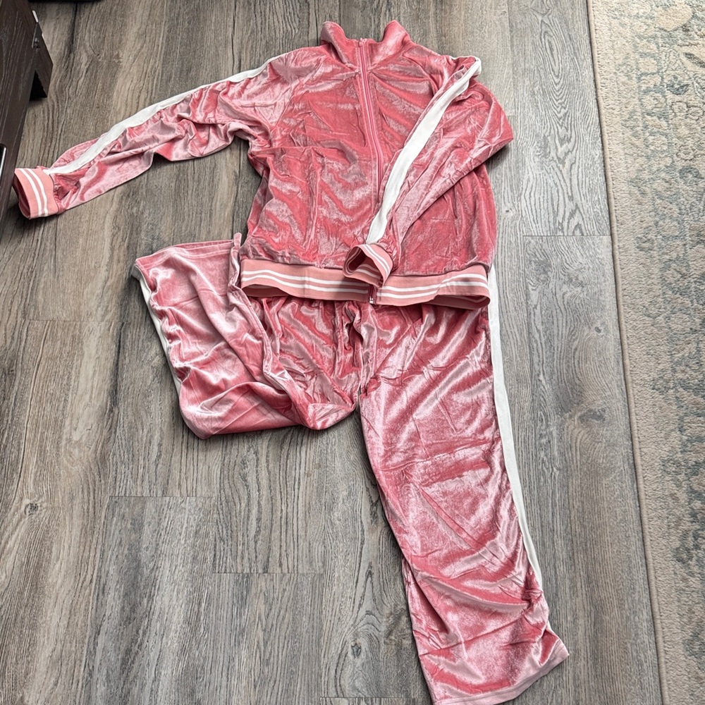 Pink velour sweat suit from TikTok
